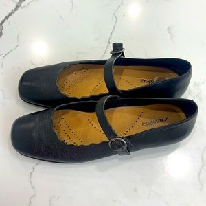 Trotters Mary Jane flats size 9.5